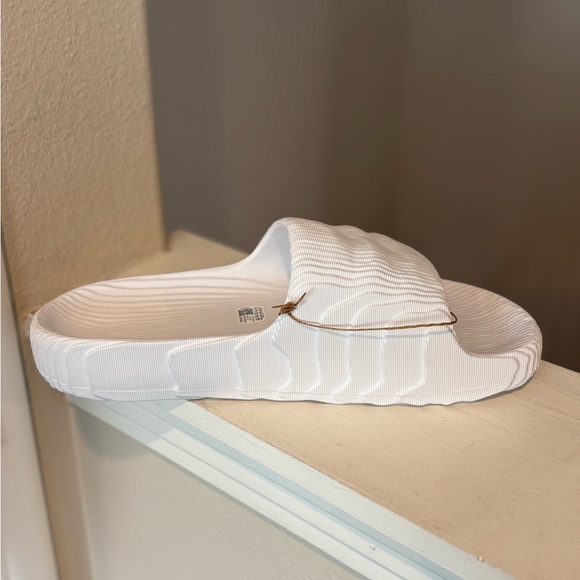 Adidas Mens Size 13 Adilette 22 Mens Casual Slide Crystal White HQ4672 - Picture 3 of 10